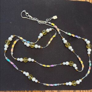 Cute pearl with iridescent stones. They change color dependent on the lighting